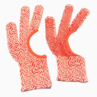 Auf dem Bild sind ein Paar drei-Finger Quilthandschuhe in natur mit orangefarbenen Blumen abgebildet..