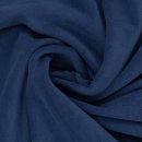Das Bild zeigt das Baumwollfleece Carlos in blau. Um die...