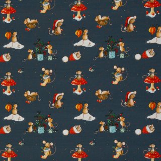Das Bild zeigt den Bekleidungsstoff aus Jersey Lathi Weihnachtsmaeuse. Es sind kleine Maeuse, die Weihnachtszweige dekorieren, in einer kuscheligen Mütze schlafen oder auf einem Fliegenpilz sitzen und warten.