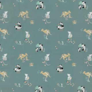 Das Bild zeigt den petrolfarbenen Interlockjersey mit hellbraunen Kaengurus, Pandas in schwarz weiss, kleine graue Maeuschen und hellgraue Kattas.