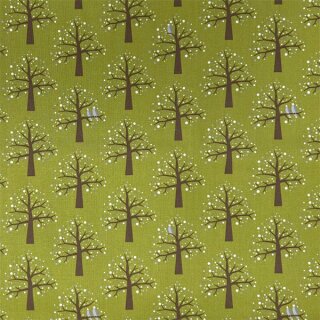 Das Bild zeigt den gruenen Baumwollstoff Baeume mit Adler aus der Stoffserie Linz von Westfalenstoffe. Es sind braune Baeume mit kleinen weissen runden Punkten an den Astspitzen. Hin und wieder sitzen zwei graue Voegel auf einem Ast.