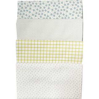 Das Bild zeigt vier mit Versatz aufeinander gelegte Stoffstücke in den Farben natur, hellblau, gruen, hellgrau mit grafischen und floralen Mustern.