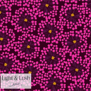 Die Ansicht zeigt einen weich fliessenden beere pink gemusterten Viscosestoff mit Blüten.