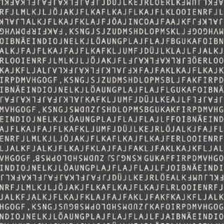 Das Bild zeigt den Patchworkstoff Code ember. Baumwollstoff mit einem feinen verschlüsselten Buchstaben Code in cremeweiss auf einem grauen Untergrund.
